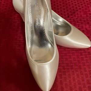 Women’s Dyeable Formal shoes Size 9.5W